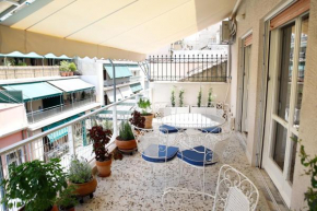 Chic 4th Floor Apt, Large Balcony, cinema view